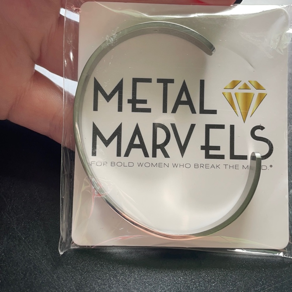 Unapologetic metal bracelet